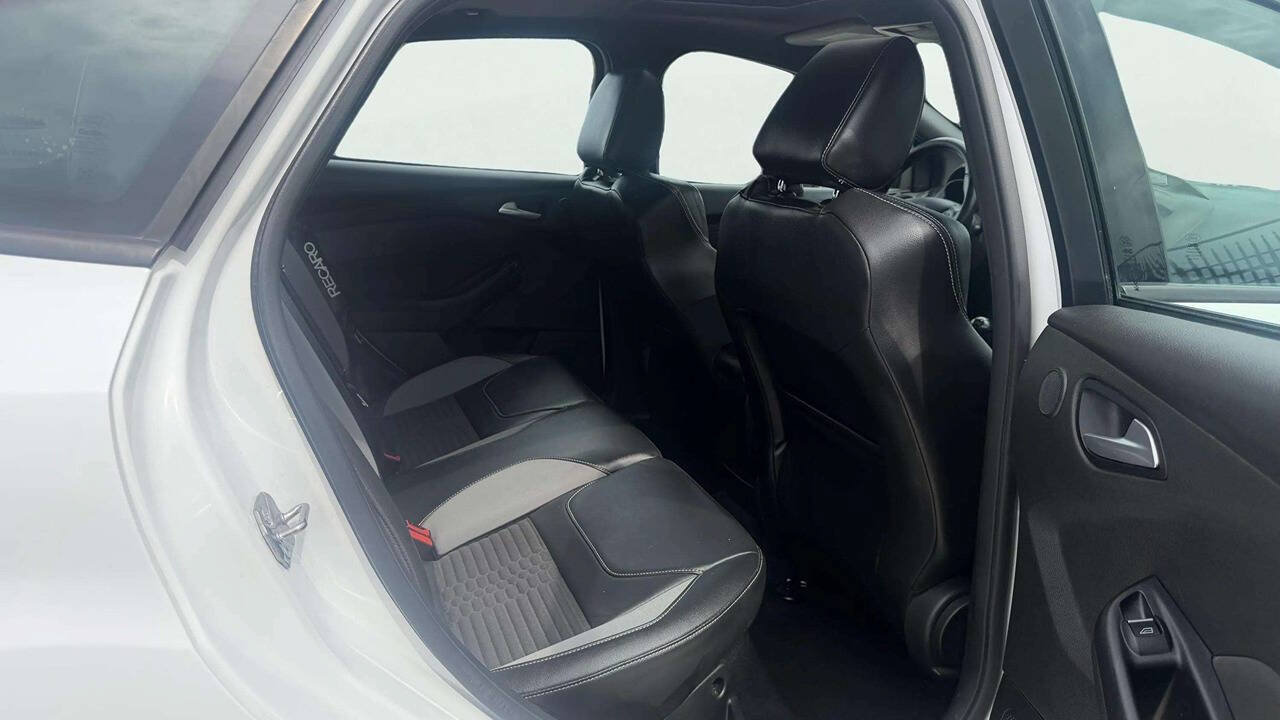 Used 2016 Ford Focus ST w/ Equipment Group 401A FWD image 13