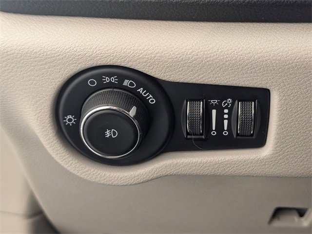 Certified 2023 Chrysler Pacifica Limited image 16