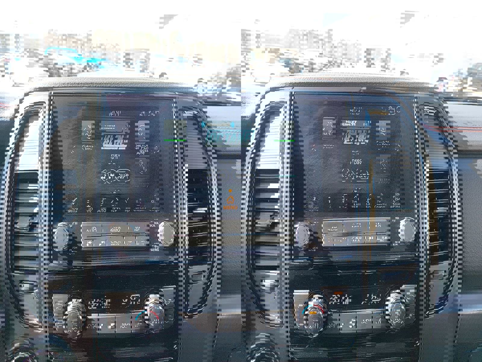 Used 2024 Nissan Titan PRO-4X image 22