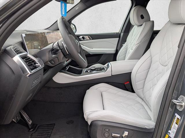 New 2026 BMW X5 xDrive50e w/ M Sport Package AWD/4WD image 4
