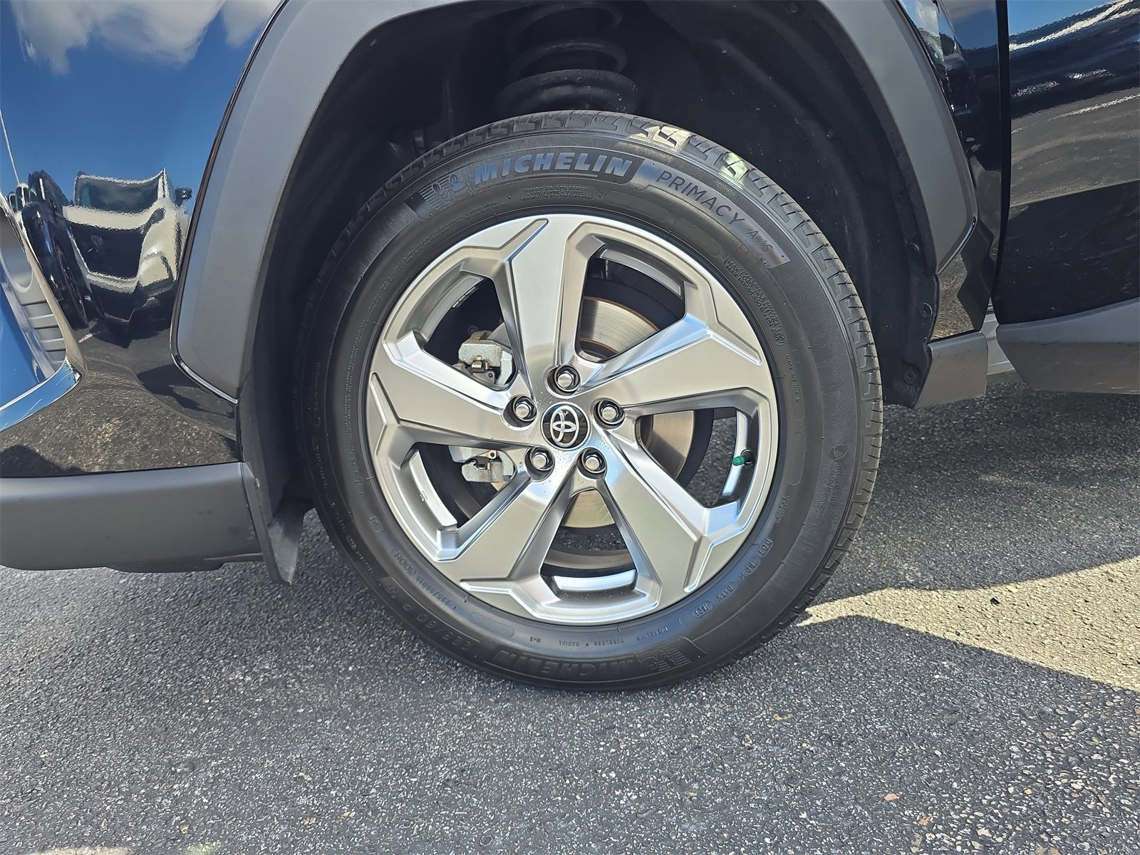 Used 2021 Toyota RAV4 XLE Premium image 29