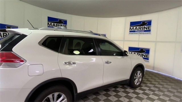 Used 2016 Nissan Rogue SV image 2