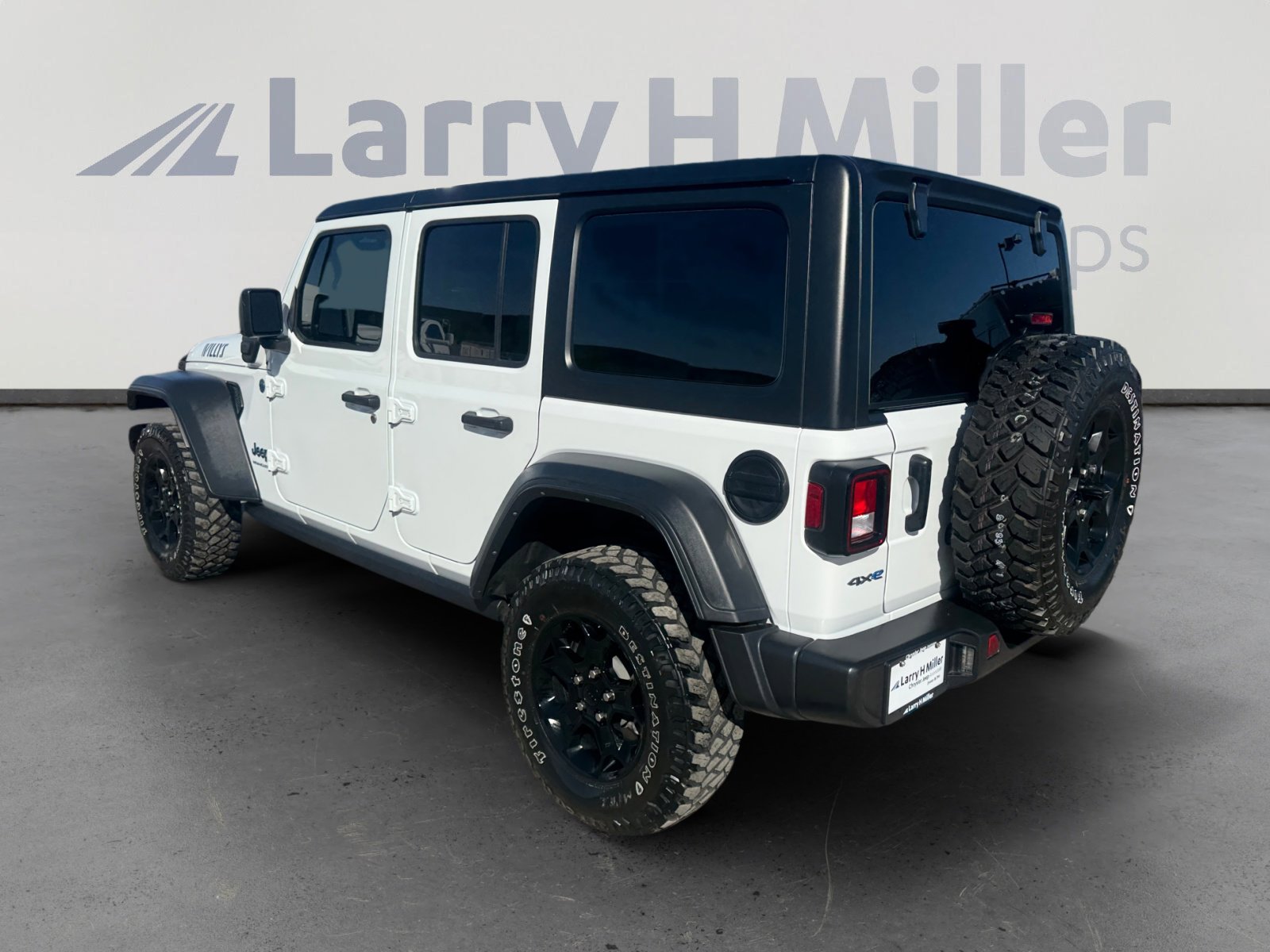 Used 2023 Jeep Wrangler Unlimited w/ 8.4" Radio Group AWD/4WD image 3