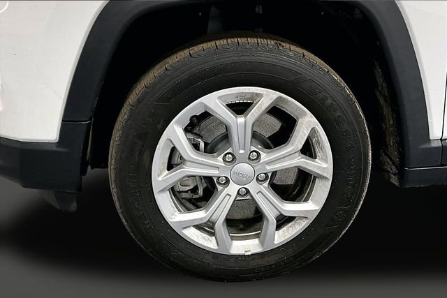 Used 2024 Jeep Compass Latitude image 31