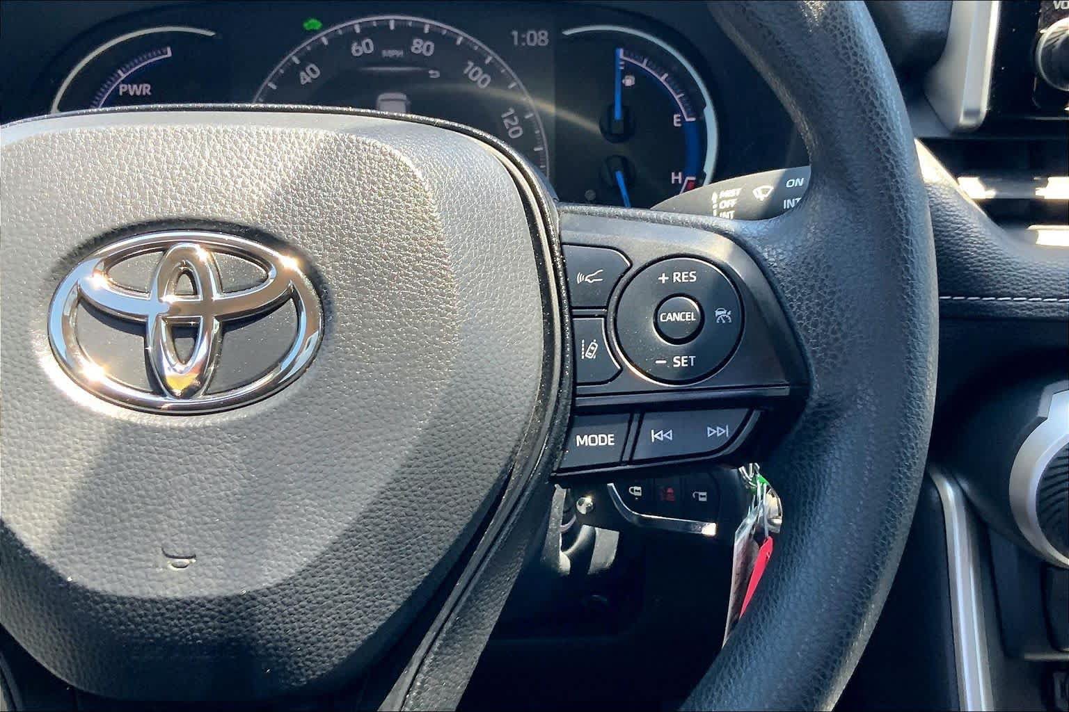 Used 2025 Toyota RAV4 LE AWD/4WD image 24