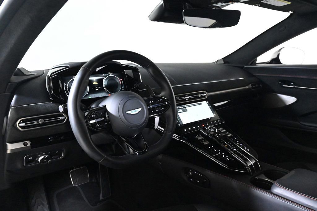 Used 2025 Aston Martin V8 Vantage Coupe image 3