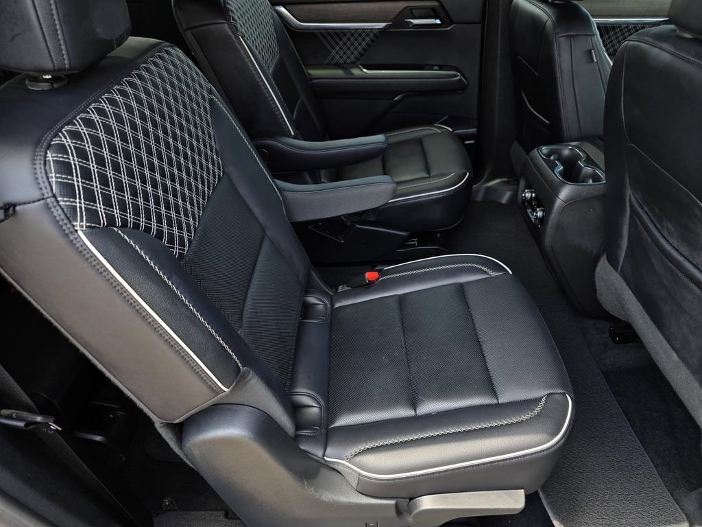 Used 2024 GMC Acadia Denali FWD image 33