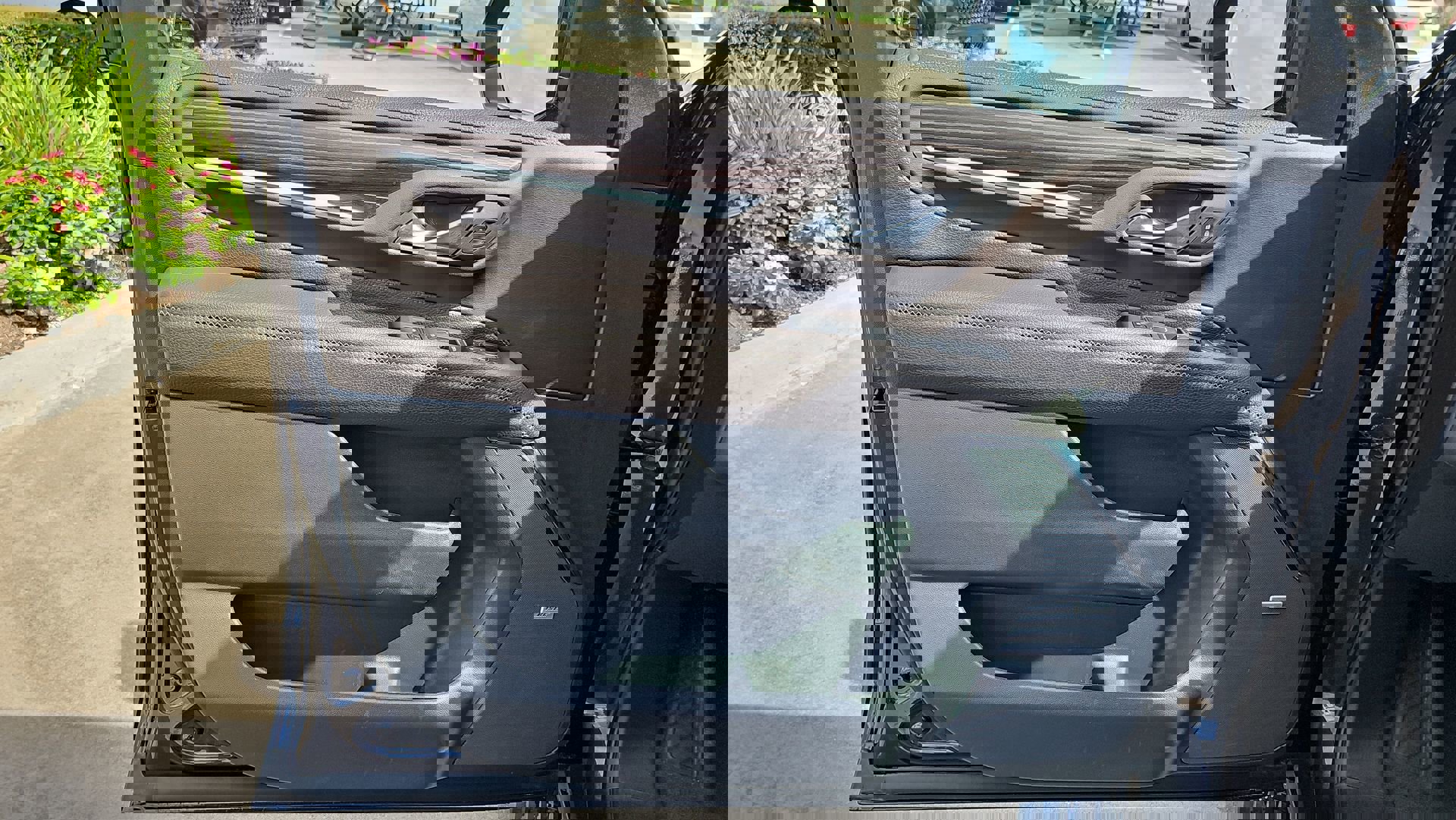 Used 2024 GMC Yukon XL Denali w/ Denali Reserve Package image 24