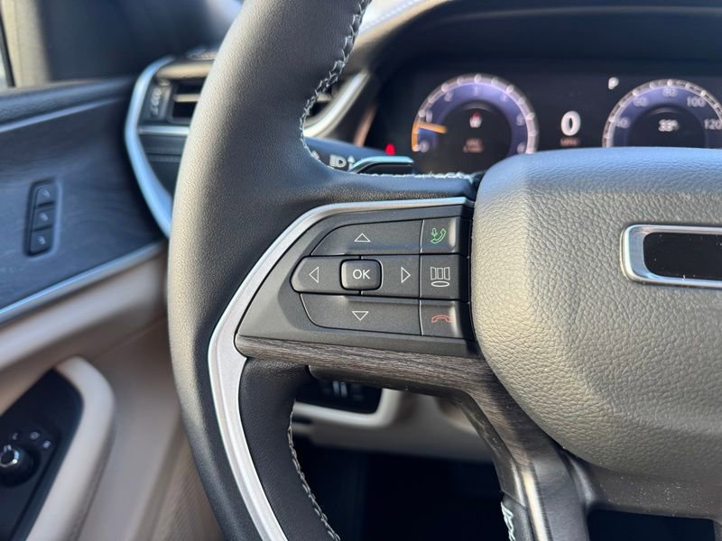 New 2025 Jeep Grand Cherokee Limited w/ Black Appearance Package image 28