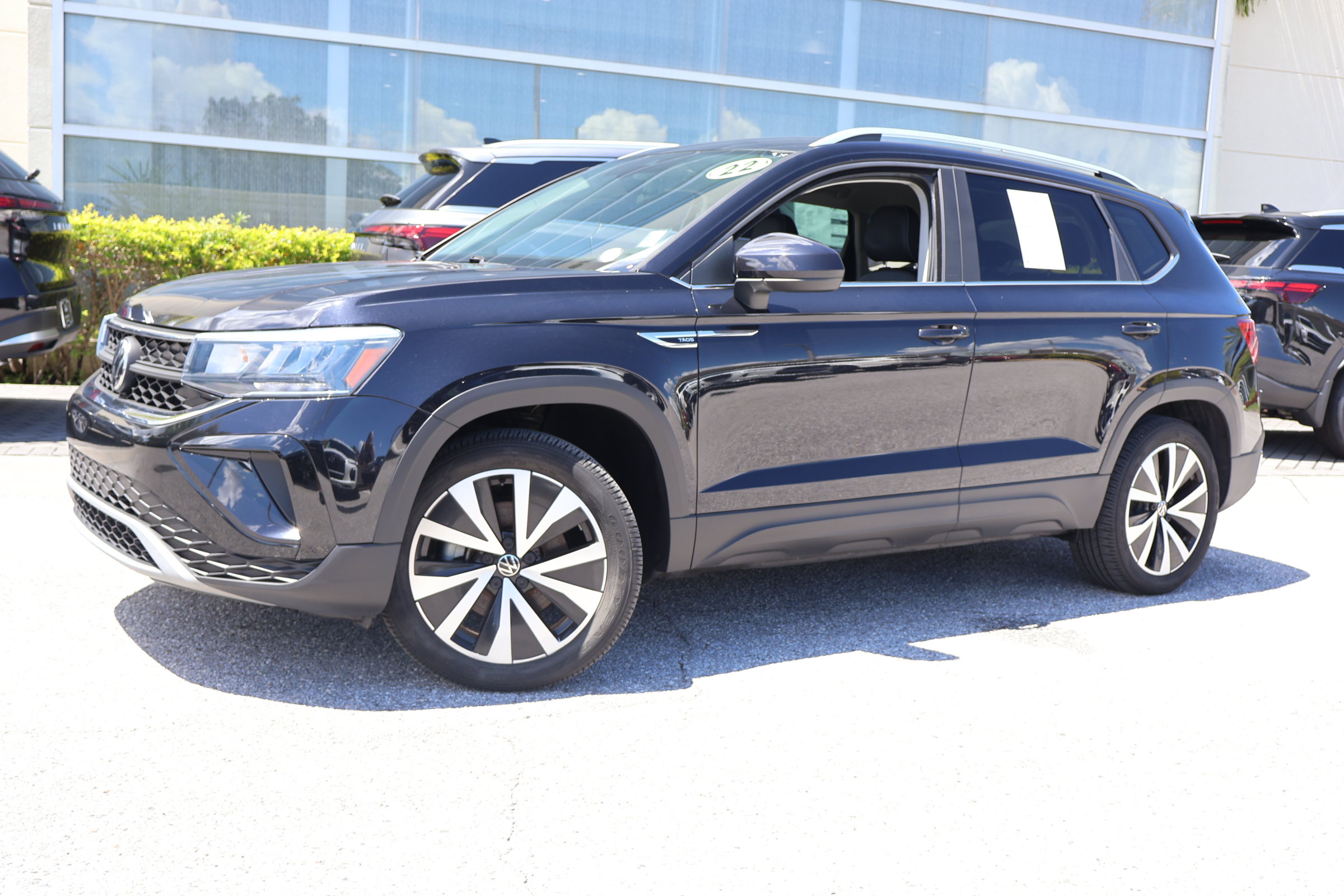 Used 2022 Volkswagen Taos SE w/ IQ.Drive SE Package AWD/4WD image 1