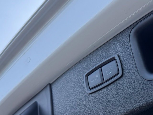 Certified 2026 Porsche Macan AWD/4WD image 38