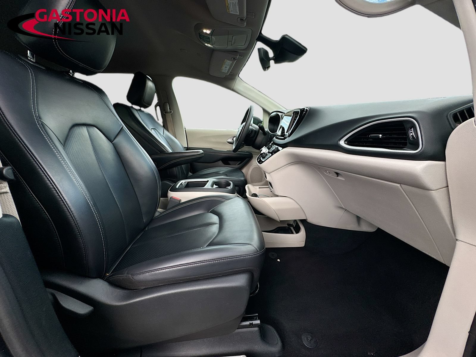 Used 2023 Chrysler Pacifica Touring-L FWD image 38