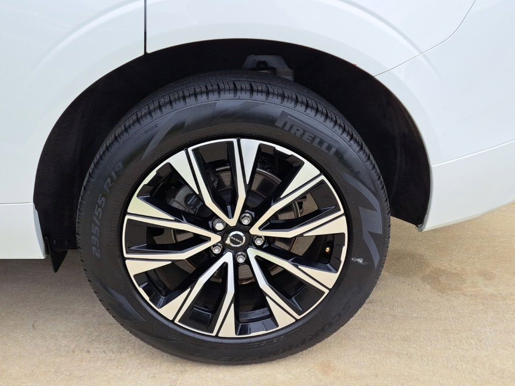 Used 2023 Volvo XC60 B5 Core w/ Protection Package Premier image 4