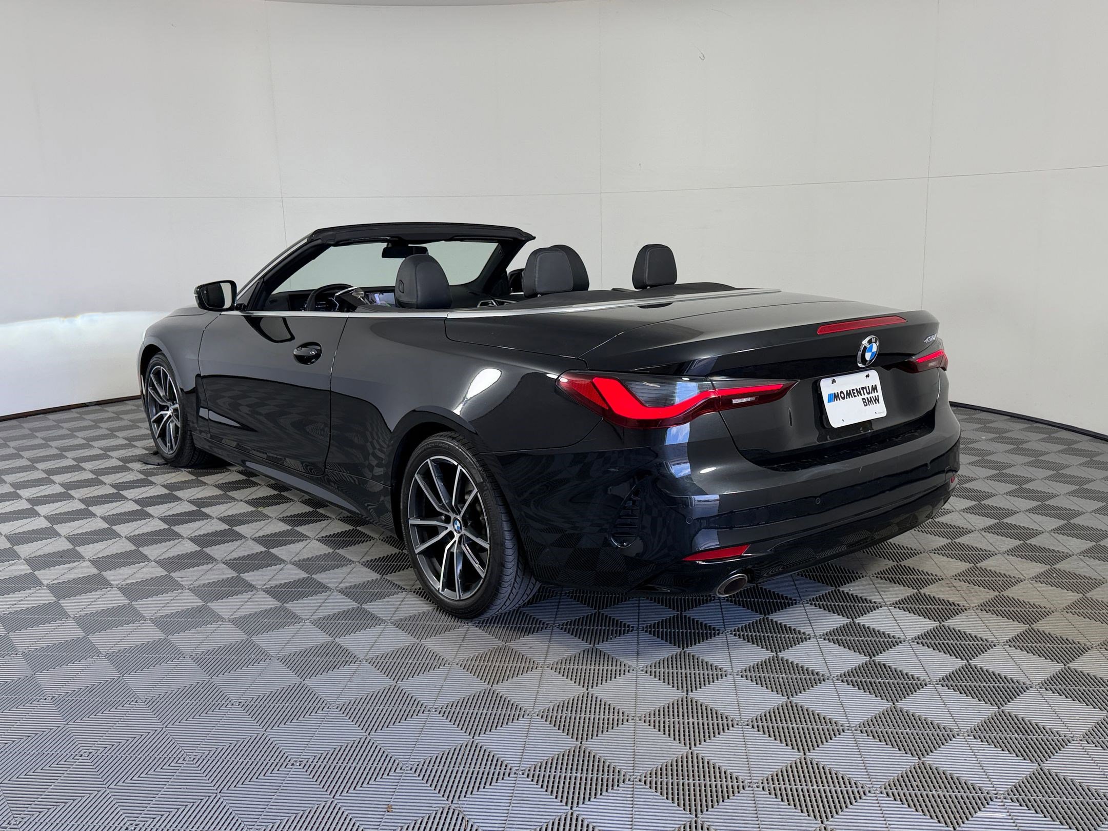 Certified 2025 BMW 430i Convertible RWD image 3