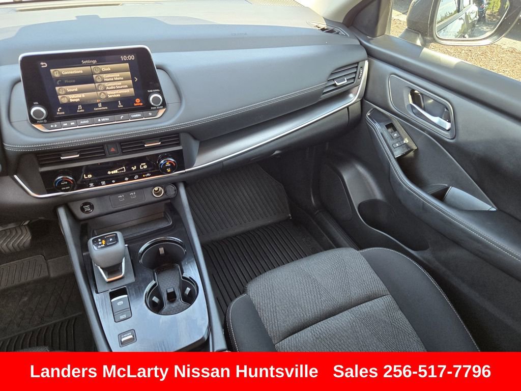 Used 2025 Nissan Rogue SV image 16