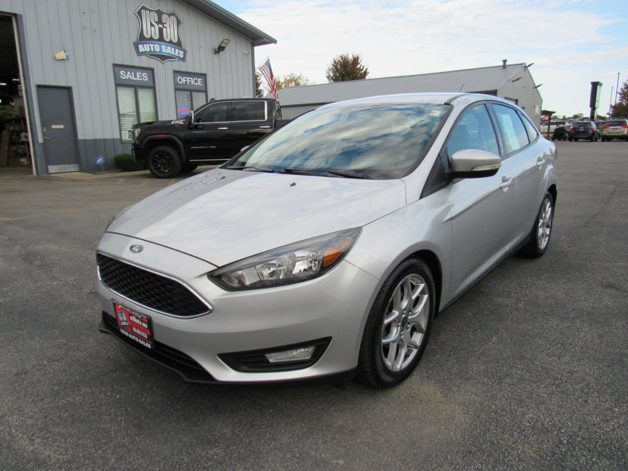 Used 2015 Ford Focus SE w/ Equipment Group 201A FWD image 1