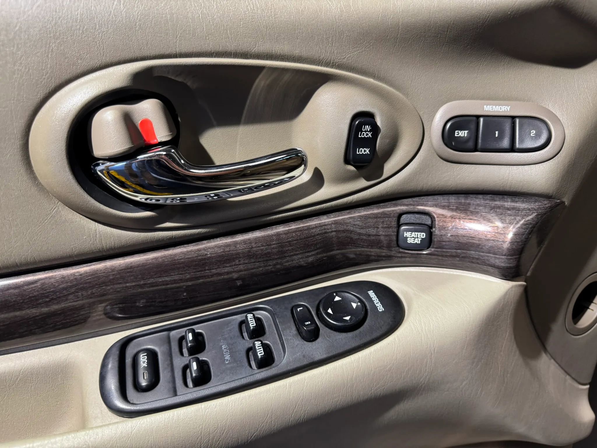 Used 2003 Buick Le Sabre Limited w/ Celebration Edition Package FWD image 8