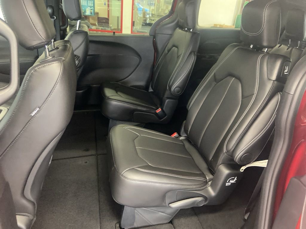 New 2026 Chrysler Pacifica Select w/ S Appearance Package image 7