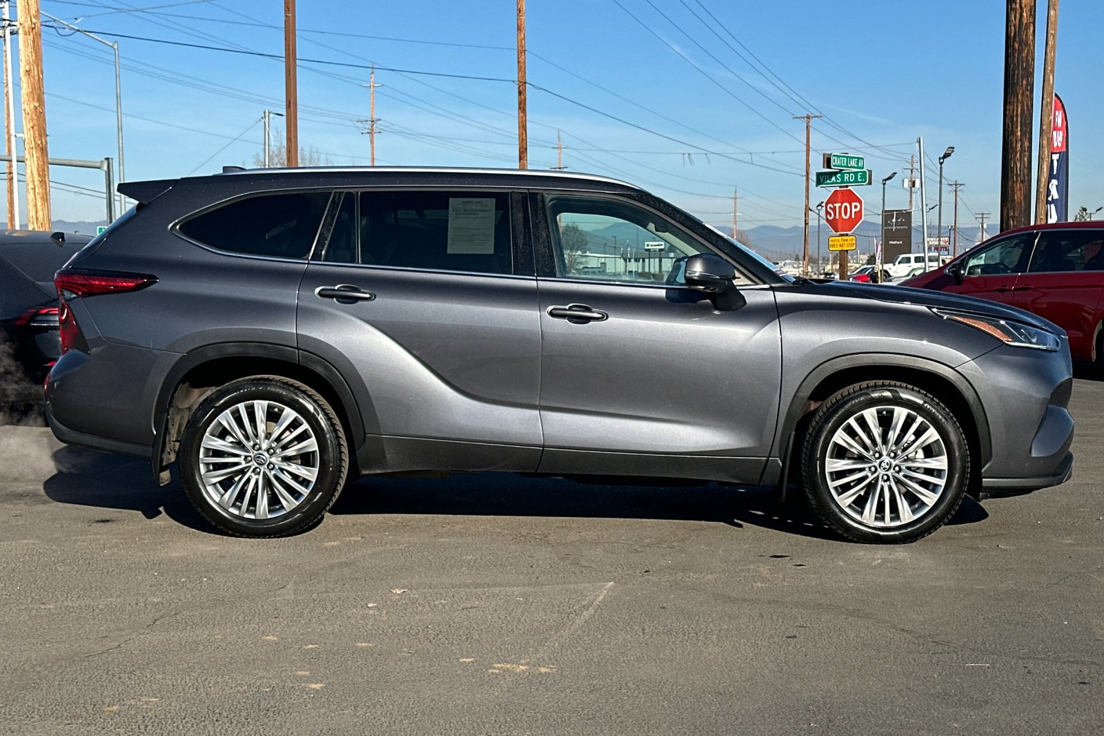 Used 2023 Toyota Highlander Platinum image 3