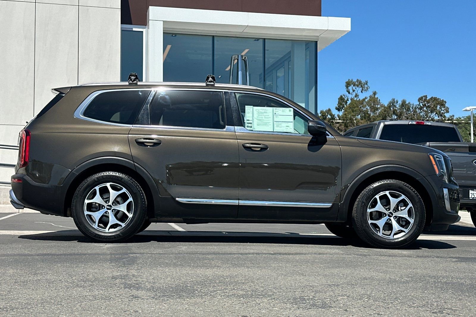 Used 2022 Kia Telluride EX w/ Towing Package image 2