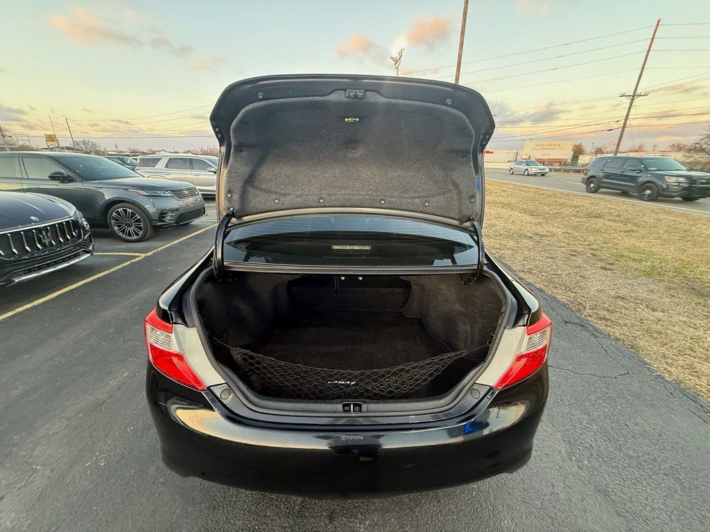 Used 2012 Toyota Camry SE image 19