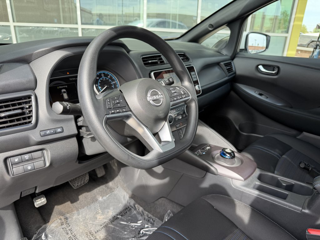 Used 2025 Nissan Leaf S FWD image 31