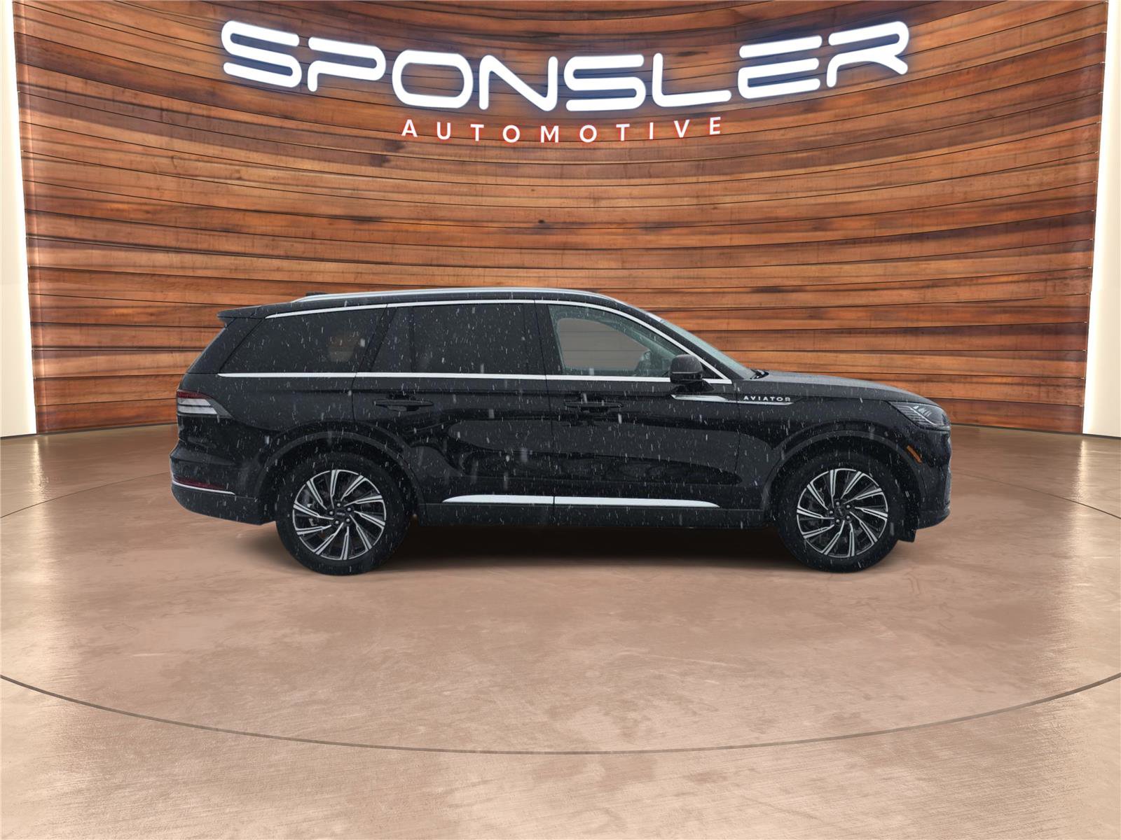 Used 2025 Lincoln Aviator AWD image 5
