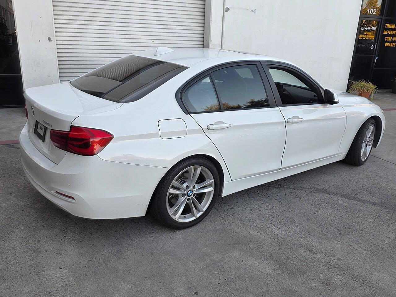 Used 2016 BMW 320i Sedan RWD image 7