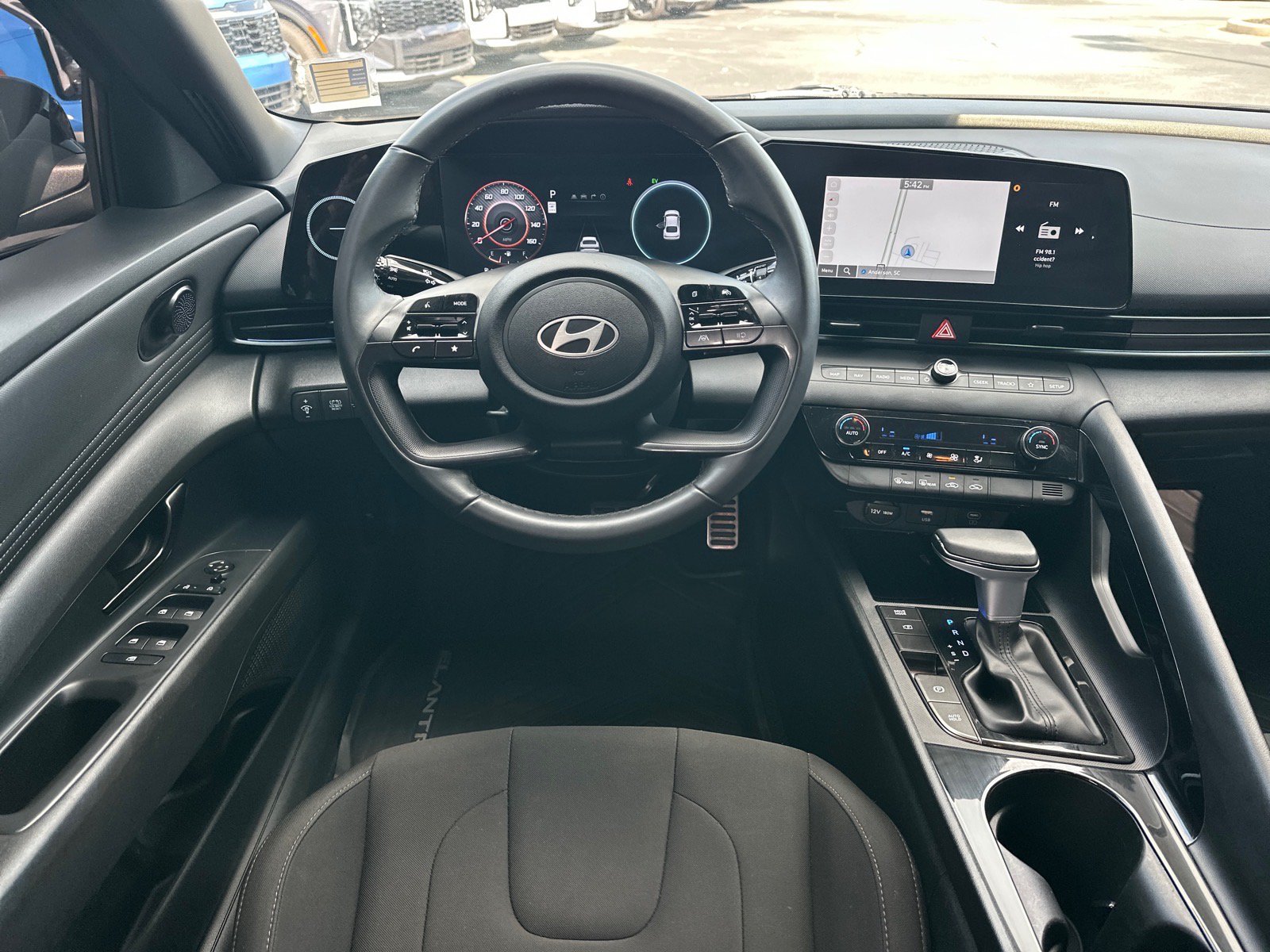 Used 2025 Hyundai Elantra SEL FWD image 7