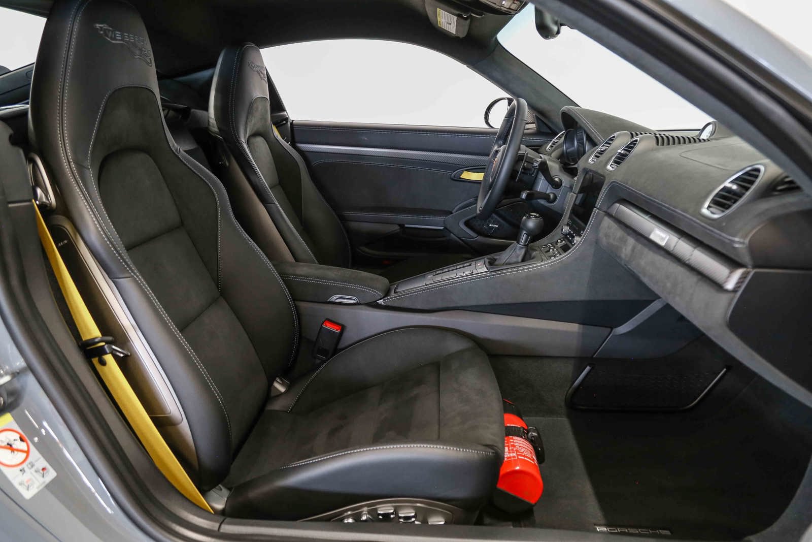 Used 2025 Porsche 718 Cayman GT4 RS w/ Weissach Package RWD image 37