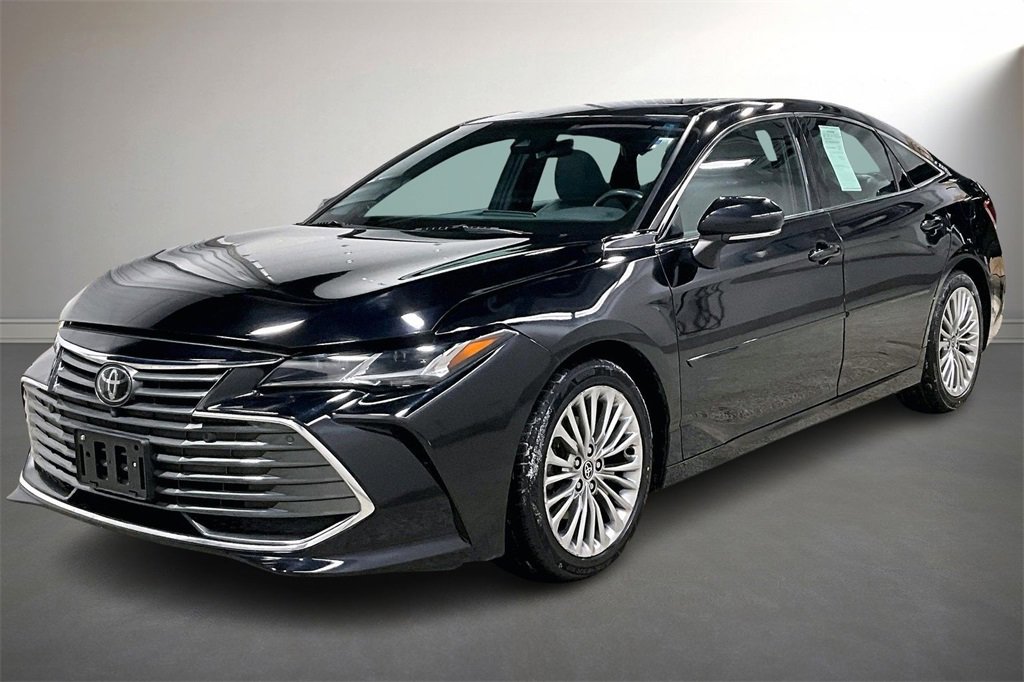 Used 2020 Toyota Avalon Limited image 3