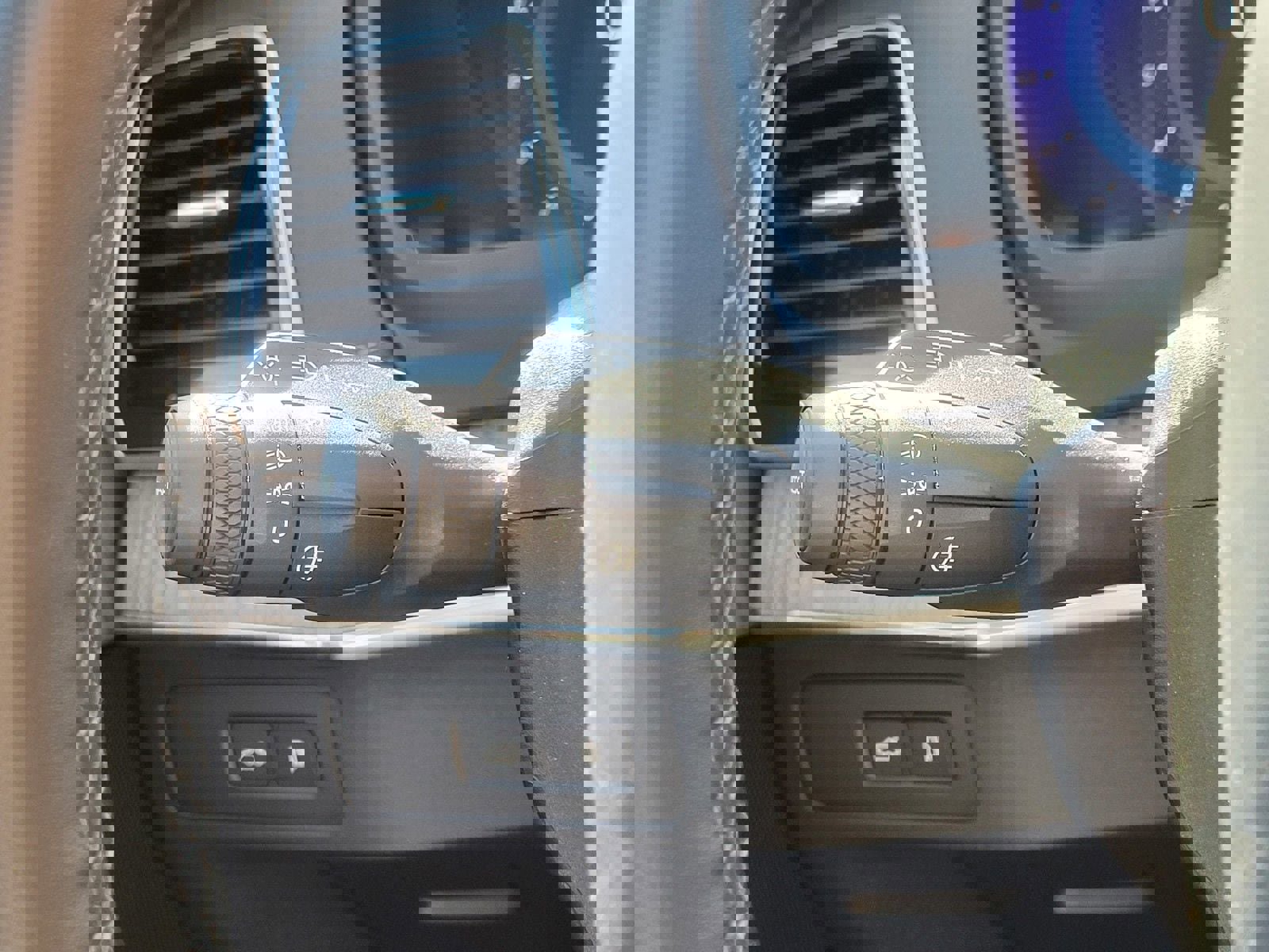 Certified 2023 Volvo XC90 T8 Ultimate w/ Protection Package Premier image 22