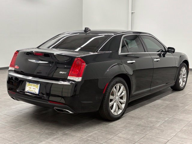 Used 2018 Chrysler 300 Limited AWD/4WD image 2