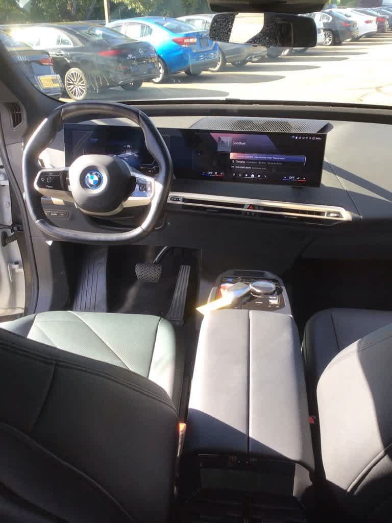 Used 2024 BMW iX xDrive50 w/ Convenience Package AWD/4WD image 11