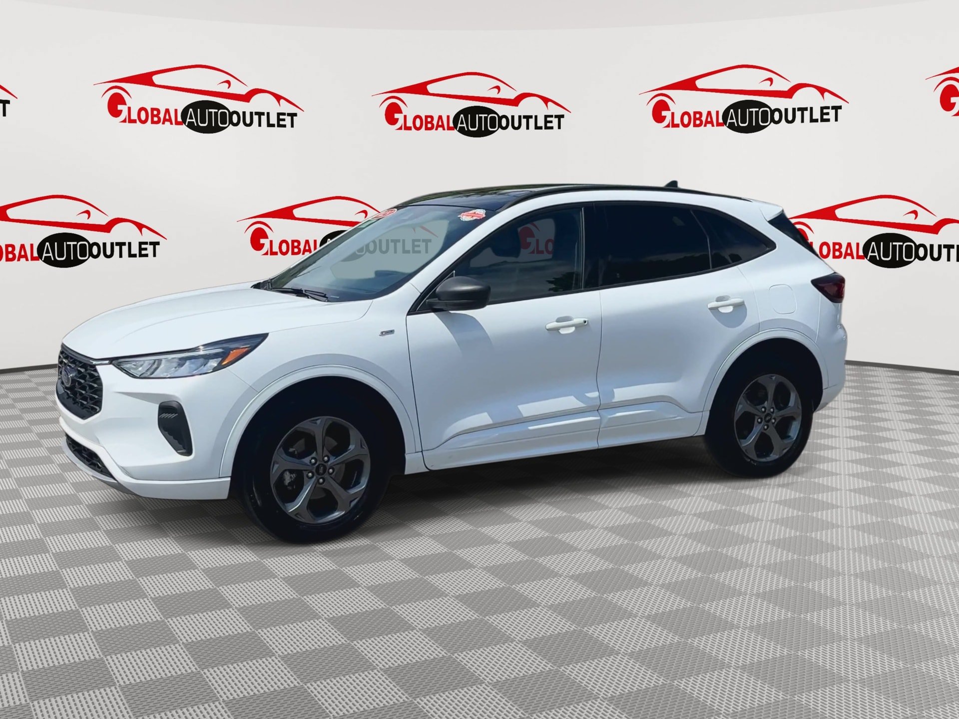Used 2023 Ford Escape ST-Line w/ Tech Pack #1 AWD/4WD image 4