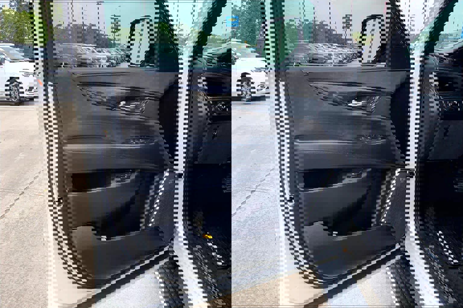 Used 2017 Cadillac Escalade Platinum image 22