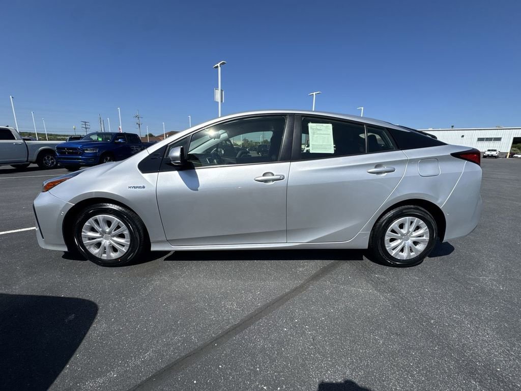 Used 2020 Toyota Prius LE FWD image 5