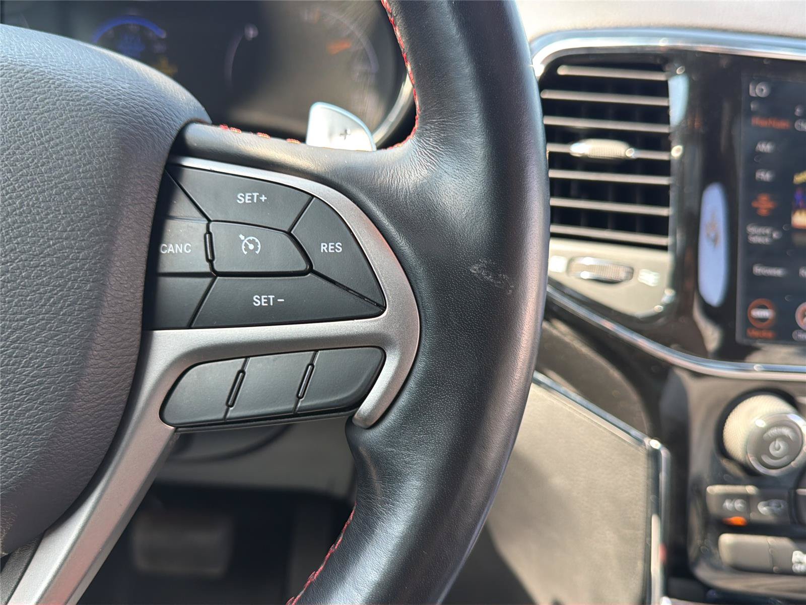 Used 2020 Jeep Grand Cherokee Trailhawk w/ Trailhawk Luxury Group AWD/4WD image 27