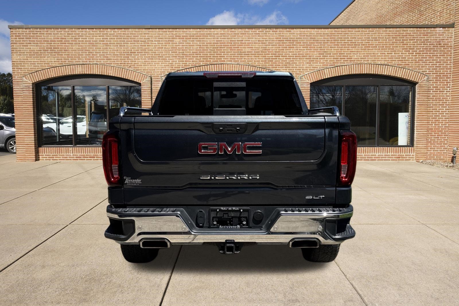 Used 2022 GMC Sierra 1500 SLT w/ SLT Premium Plus Package AWD/4WD image 4