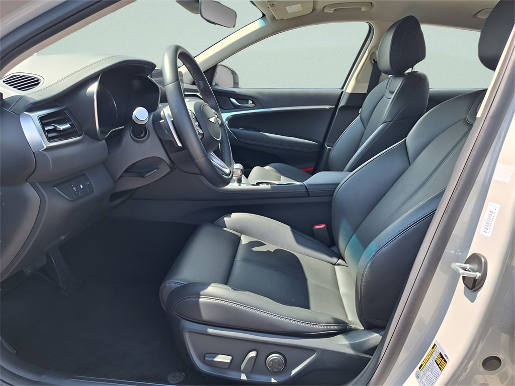 Used 2025 Genesis G70 2.5T image 11