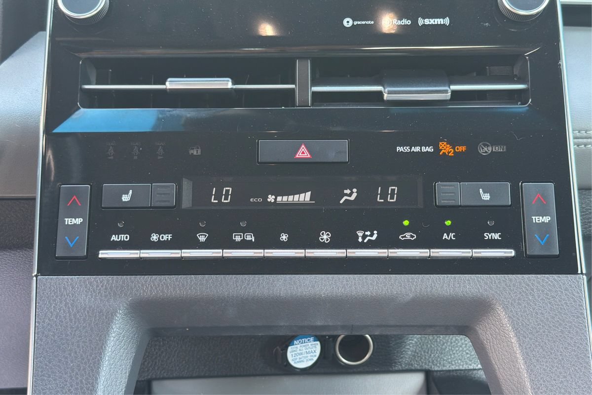 Used 2019 Toyota Avalon XLE w/ Moonroof Package FWD image 32