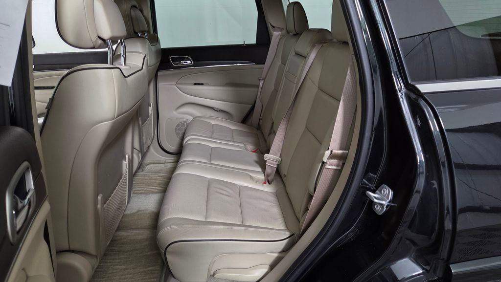 Used 2015 Jeep Grand Cherokee Overland w/ Advanced Technology Group image 32