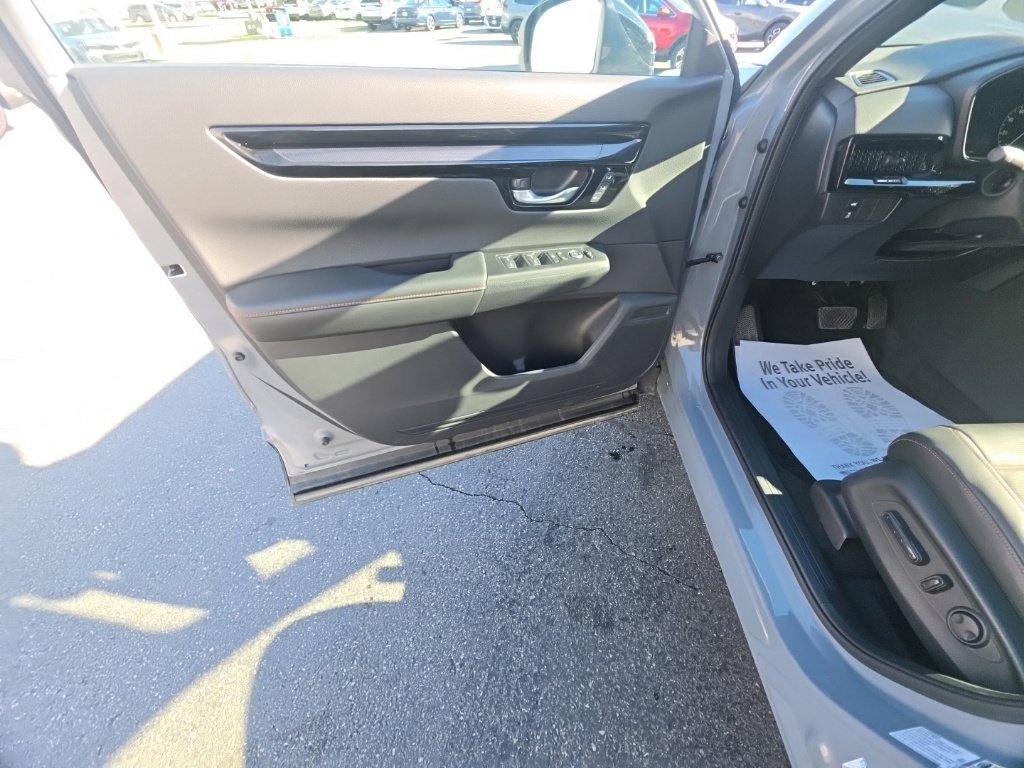 Used 2025 Honda CR-V Sport Touring image 14