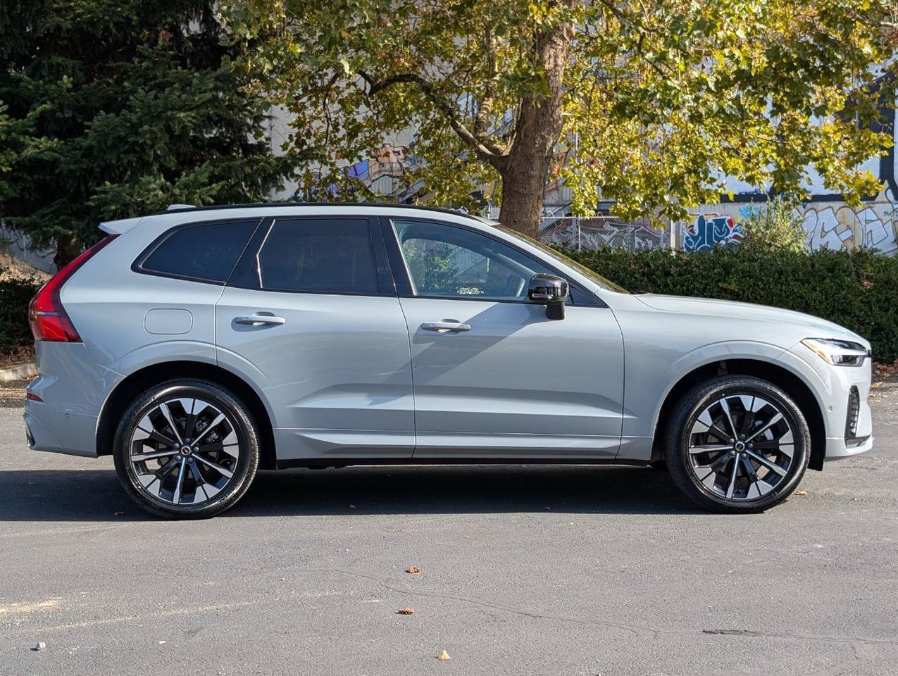 Used 2026 Volvo XC60 B5 Plus AWD/4WD image 8