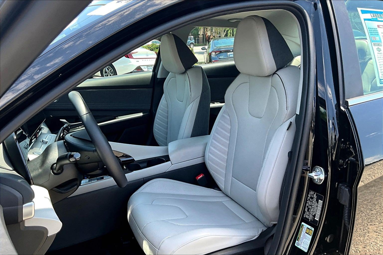 Used 2025 Hyundai Elantra Limited FWD image 27
