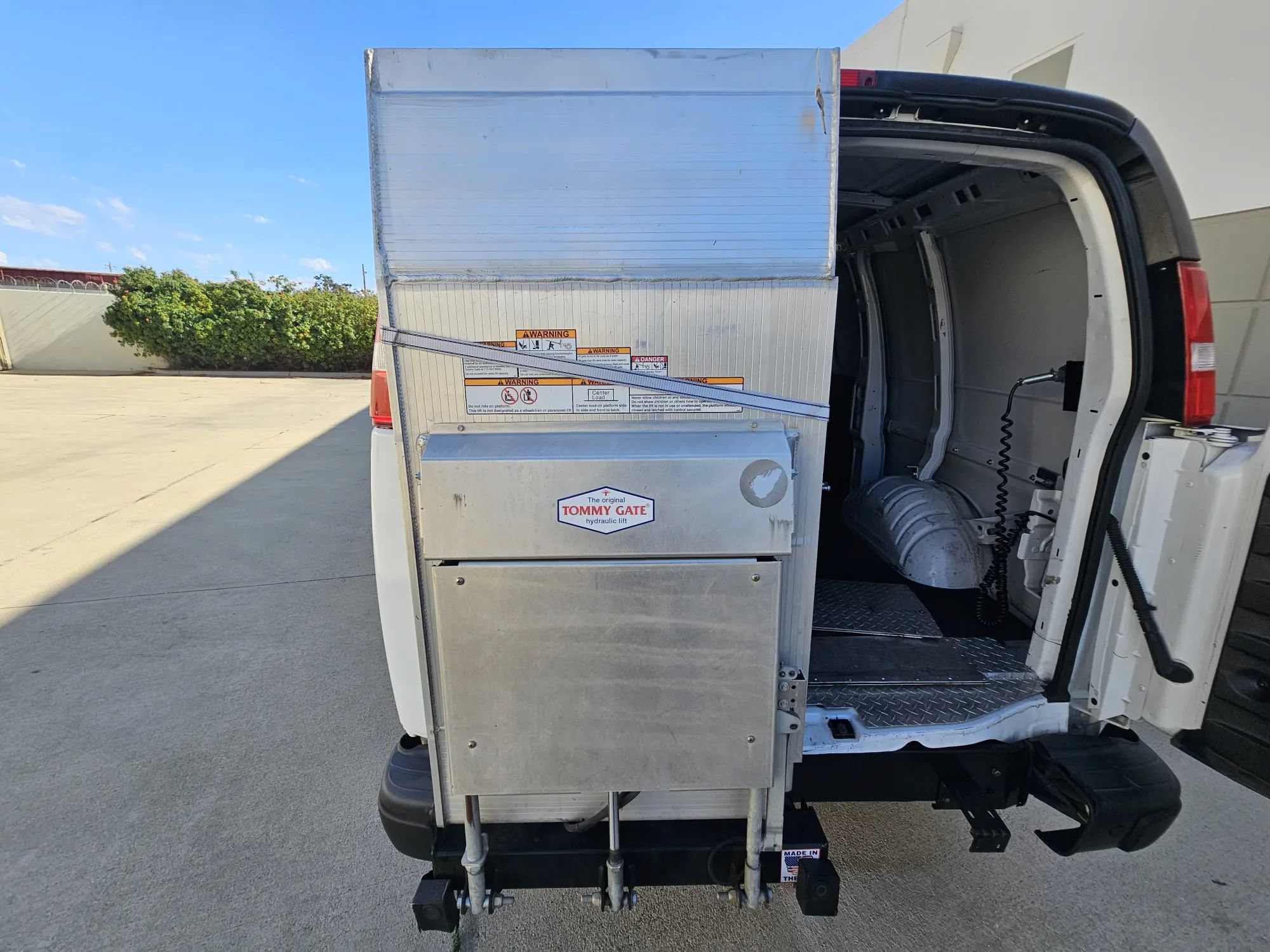 Used 2021 Chevrolet Express 3500 w/ Driver Convenience Package RWD image 14