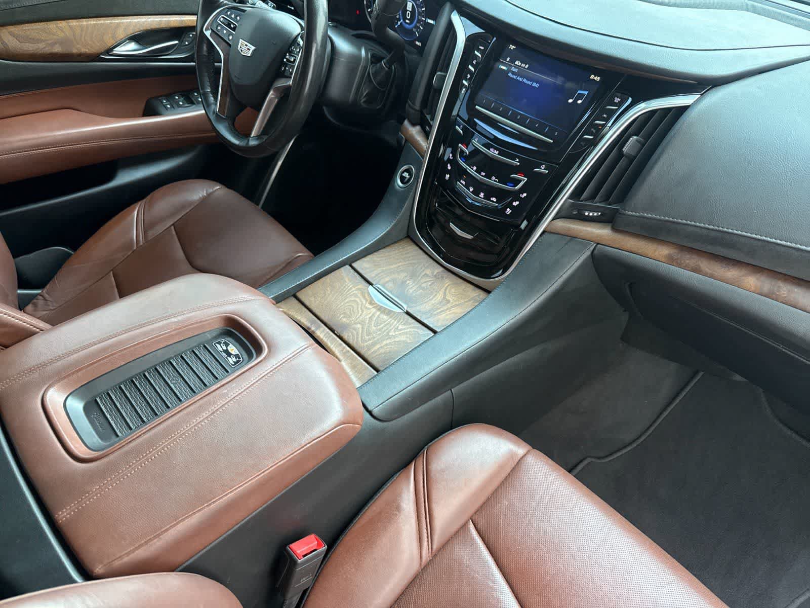Used 2020 Cadillac Escalade Premium Luxury AWD/4WD image 18