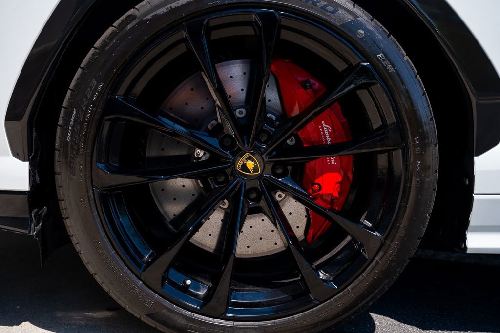 Used 2022 Lamborghini Urus AWD/4WD image 23