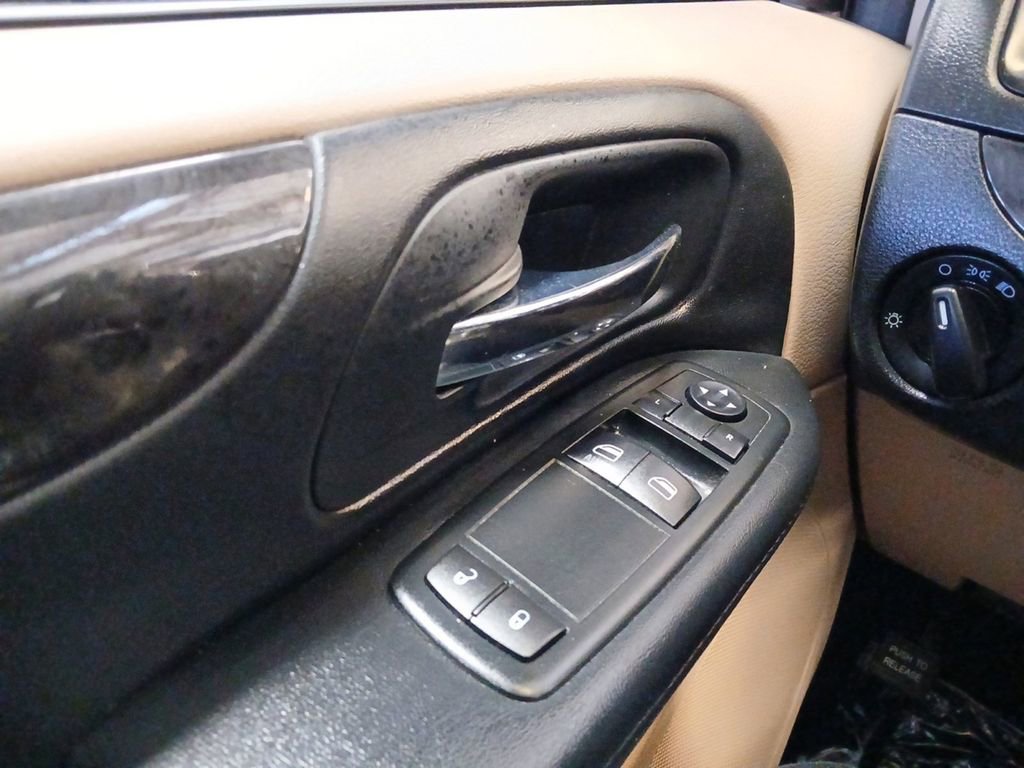 Used 2014 Dodge Grand Caravan American Value Package image 18