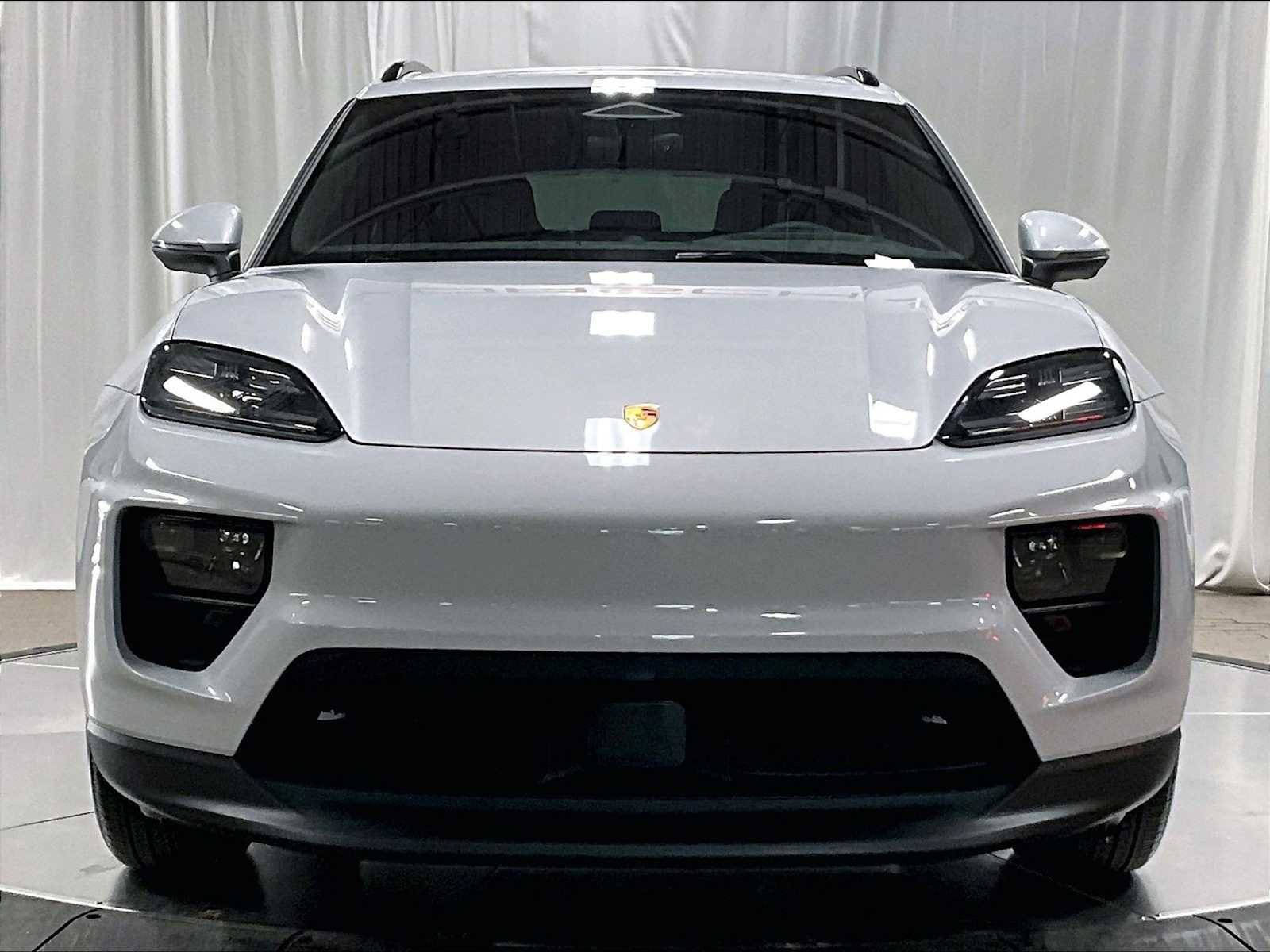 Used 2025 Porsche Macan Electric RWD image 12